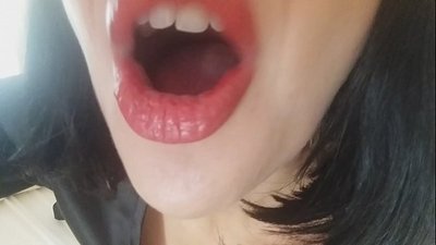 Kjære, stemoren din lar deg ikke gå på skolen i dag... Jeg trenger deg for mye...